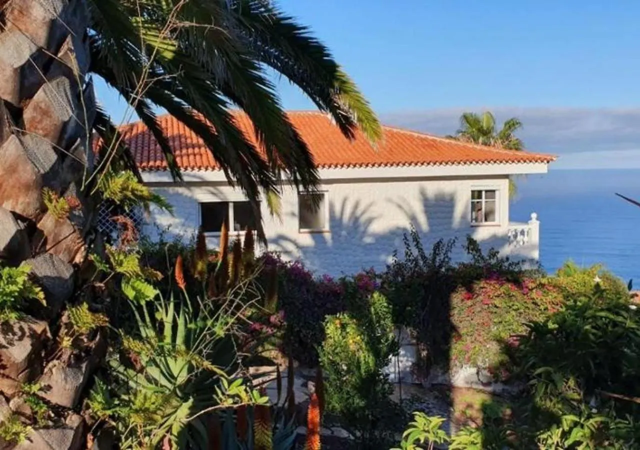 Villa Larnia De Tenerife contacts